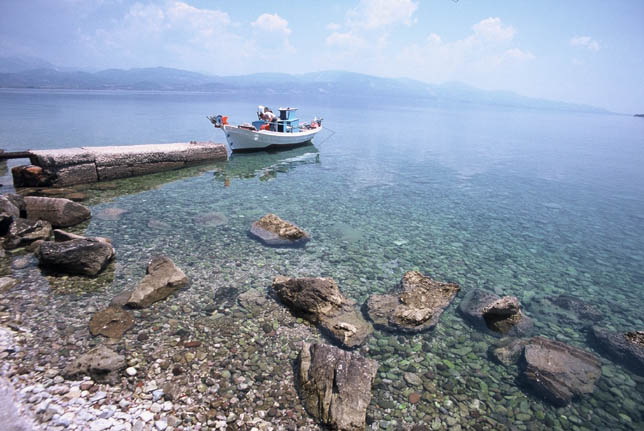 Maison de vacance & Chambre d'hotes en Grece Peloponnese - Plage Psathopyrgos en Aegialia vis a vis Delphes